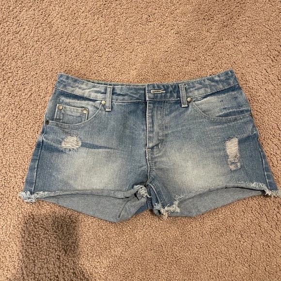 Women's (petite) Low Rise Distressed Denim Short - Picture 7 of 7